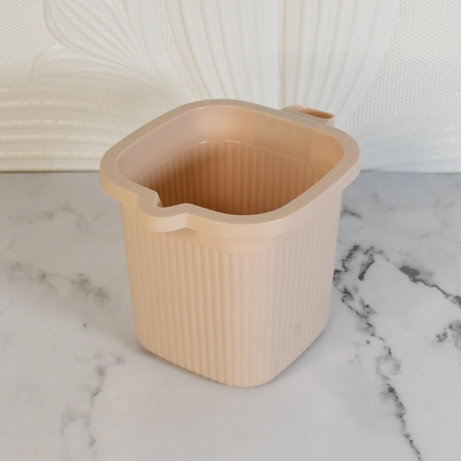 Plastic Square Bath Water Mug (1 Pc  1000 Ml  Mix Color)