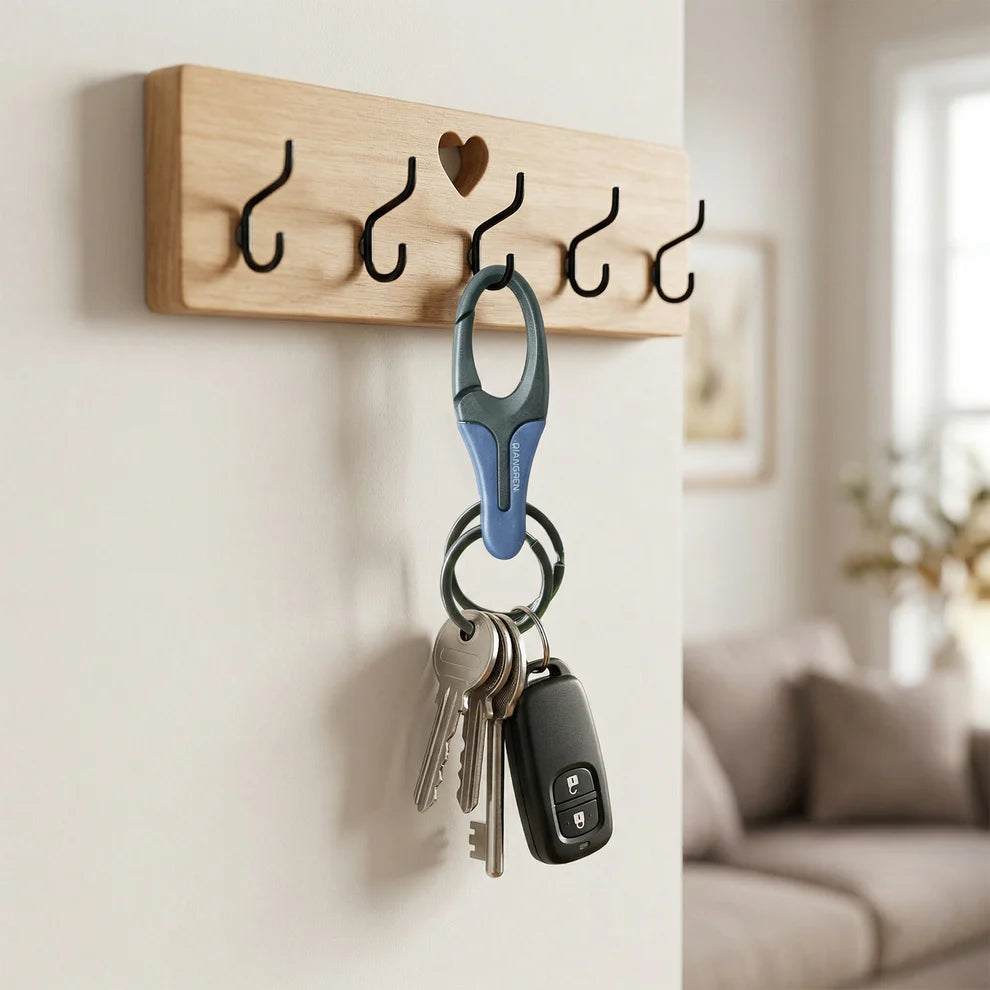 Stylish Metal Key Holder Keychain With Secure Lock Clip 1 Pc